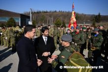 Mark Rutte vyzdvihol spoluprácu vojakov na Lešti