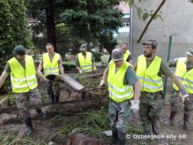 Vojaci aj dnes pomhaj v obciach postihnutch povodami