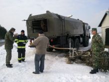 Vojaci poskytli cisternu obci Plávnica