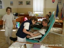 Ve�kono�n� kvapka krvi