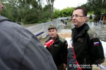 Minister obrany a náčelník GŠ navštívili zaplavený Devín