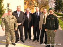 Sl�vnostn� n�stup v pos�dke Ro��ava