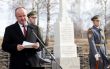 Minister obrany P. Gajdoš si uctil pamiatku rumunských vojakov v obci Senohrad a pri pamätníku v Centre výcviku Lešť