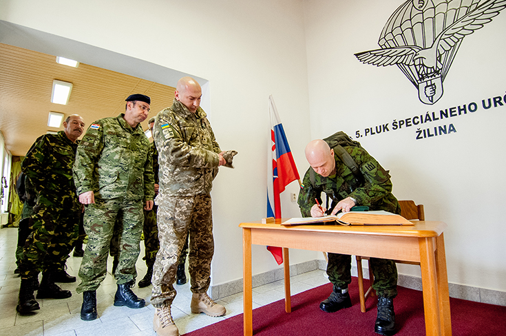 10 AKTUÁLNE: Vojenskí diplomati v 5. pluku špeciálneho určenia